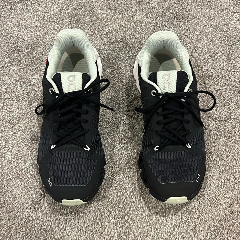 On Clouds Womens size 9 black and mint green